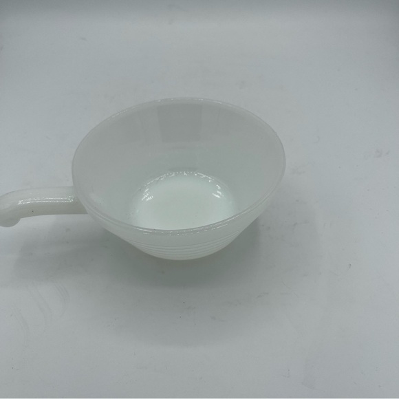 Vintage FIRE-KING WHITE BEEHIVE SOUP BOWL w/ HANDLE Ovenware Made in USA - Picture 6 of 9